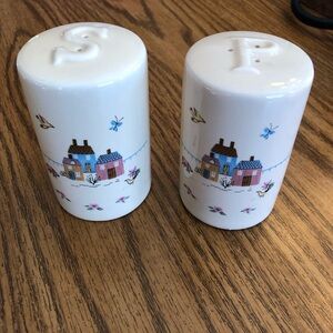 International Heartland Salt and Pepper Shakers